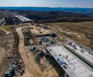 Najwyższa estakada w Polsce powstaje na S19 Babica Jawornik. Na plac budowy prowadzą serpentyny