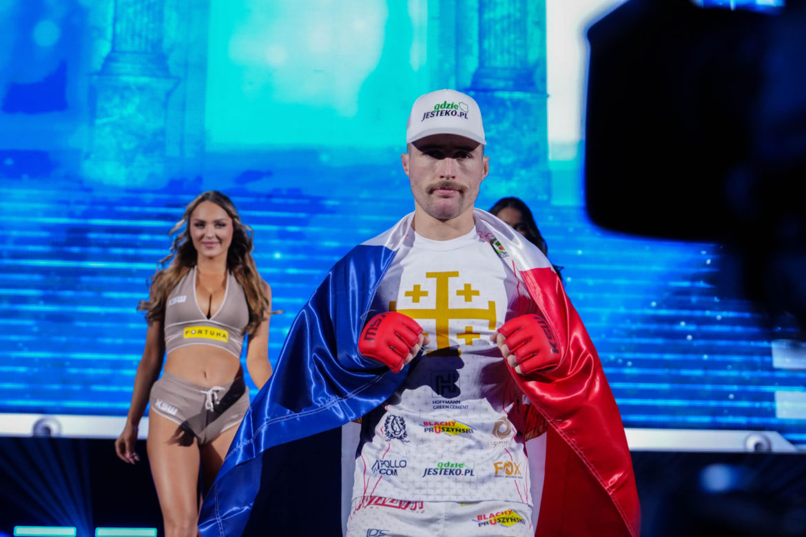KSW 112. Ring girls