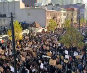 OGROMNY TŁUM NA STRAJKU KOBIET w Łodzi 28.10! Protestujący BLOKUJĄ ULICE! [RELACJA]