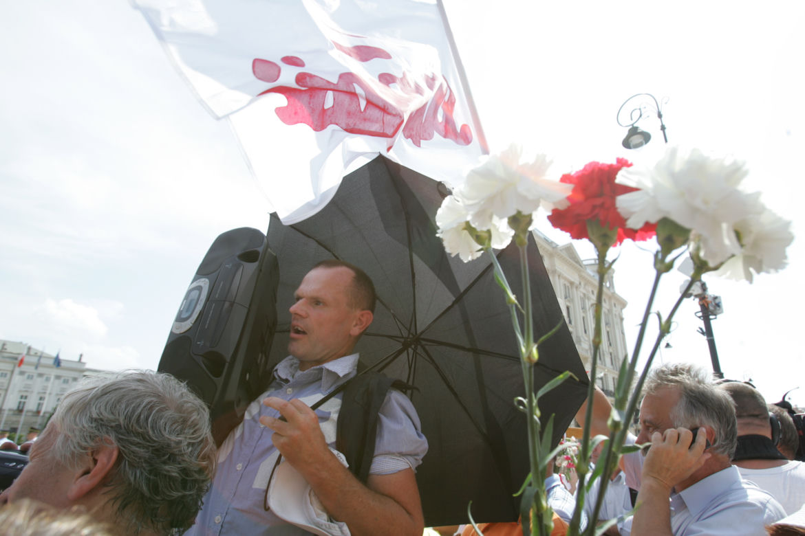 Wojna o krzyż: Krzyż zostaje pod Pałacem Prezydenckim