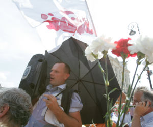 Wojna o krzyż: Krzyż zostaje pod Pałacem Prezydenckim