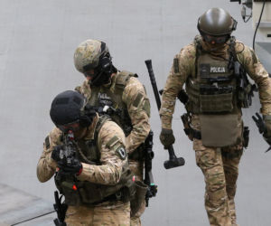 Kontrterroryści pod Wadowicami. 43-latek zabarykadował się z dzieckiem w mieszkaniu. Negocjacje zawiodły