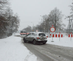 Wiadukt u zbiegu Struga i Kozienickiej zamknięty. Jednak nie dla wszystkich.