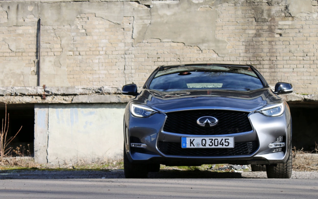 Infiniti Q30 Sport 2.0 Turbo AWD