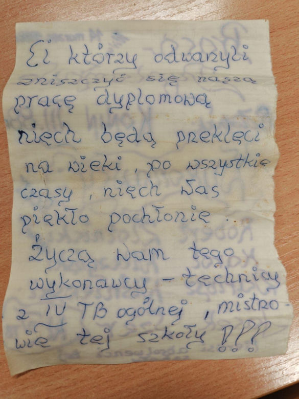 Niezykła wiadomość ukryta w butelce. Odkryto ją podczas remontu 