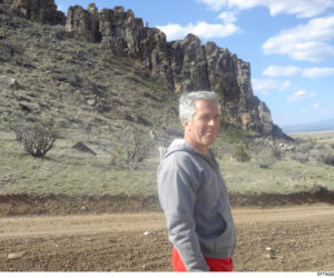 Opublikowano kolejną partię zdjęć z akt Epsteina wśród nich Bill Clinton i Michael Jackson