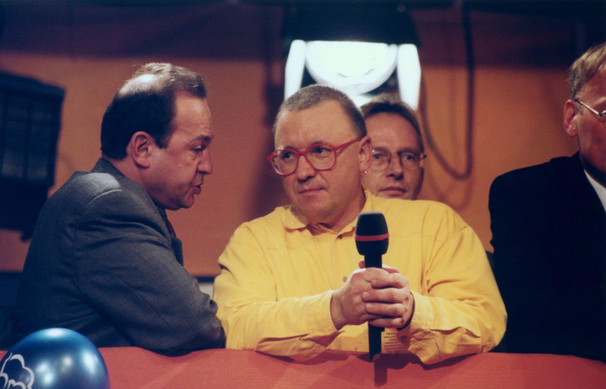 Jerzy Owsiak na przestrzeni lat. Tak zmieniał się jego charakterystyczny wizerunek
