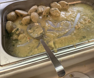 XX Dożynki Rybackie pod Lublinem. Goście ustawiali się w kolejce po rybne specjały