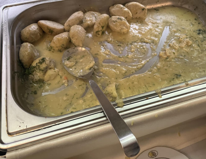 XX Dożynki Rybackie pod Lublinem. Goście ustawiali się w kolejce po rybne specjały