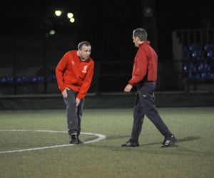 Donald Tusk gra w piłkę