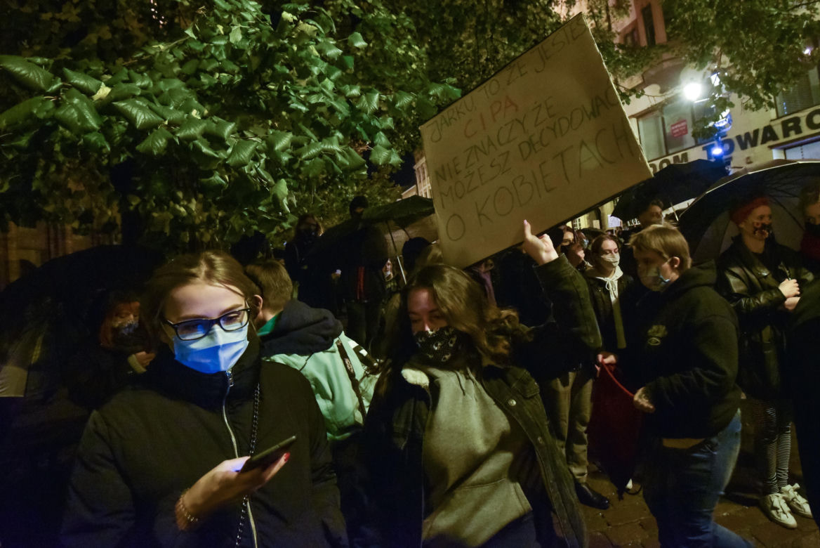 Strajk kobiet w Toruniu. Tańce, straż pod kościołem i wiele więcej - środa (28.10.2020)
