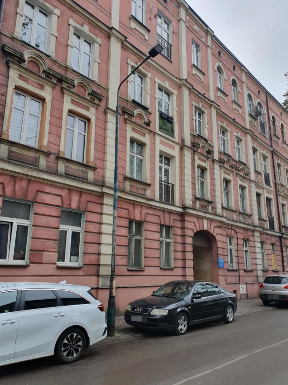 Runęli z balkonem, winnych nie ma