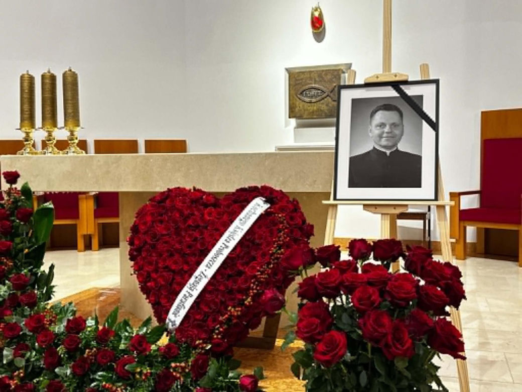 Mieszkańcy Lęborka żegnają księdza, który utonął w Darłówku