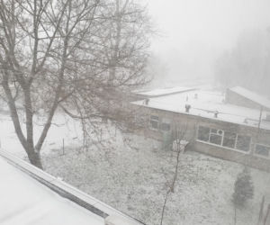 Atak zimy w Polsce! Śnieg zasypał drogi i chodniki. Co będzie dalej?!