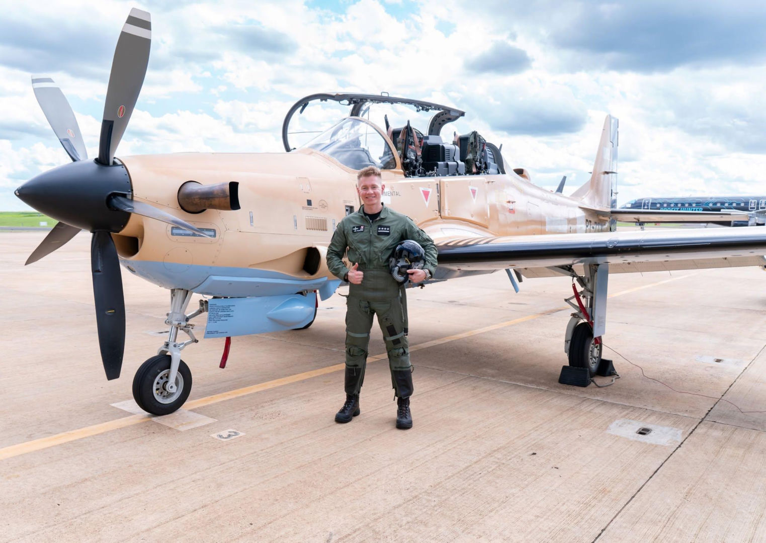 Gen. pil. Ireneusz Nowak za sterami Super Tucano