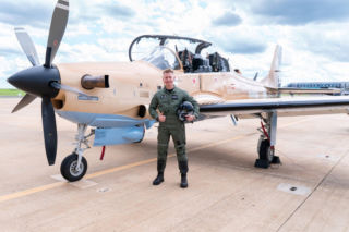 Gen. pil. Ireneusz Nowak za sterami Super Tucano