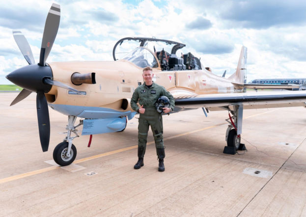 Gen. pil. Ireneusz Nowak za sterami Super Tucano