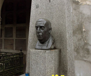 Okradają groby gwiazd