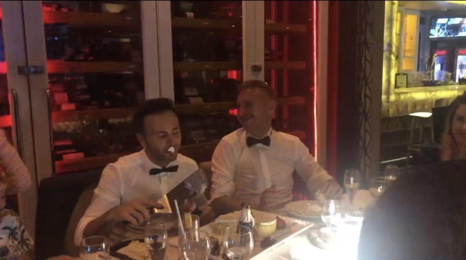 Krzysztof Gojdź i Marcin Roznowski: Ślub na plaży
