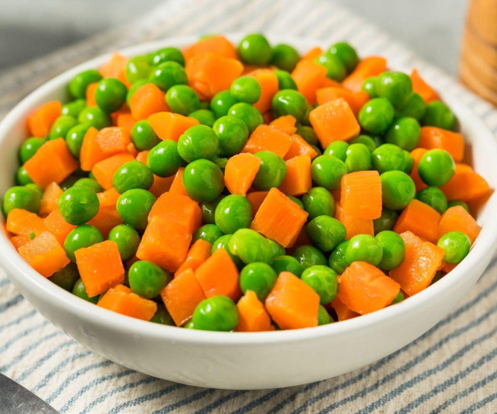 Jak zrobić marchewkę z groszkiem, żeby smakowała jak u mamy? Ten prosty przepis to hit na każdym obiedzie!