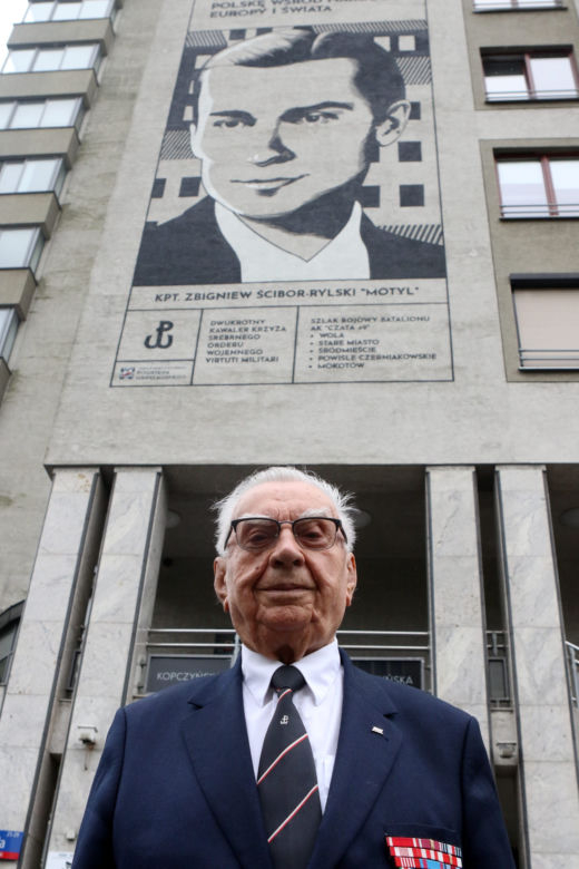 Generał Zbigniew Ścibor-Rylski ma mural w centrum Warszawy