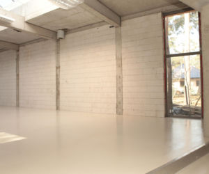 Posadzki żywiczne w garażach ‒ właściwości, zastosowanie i wykonanie