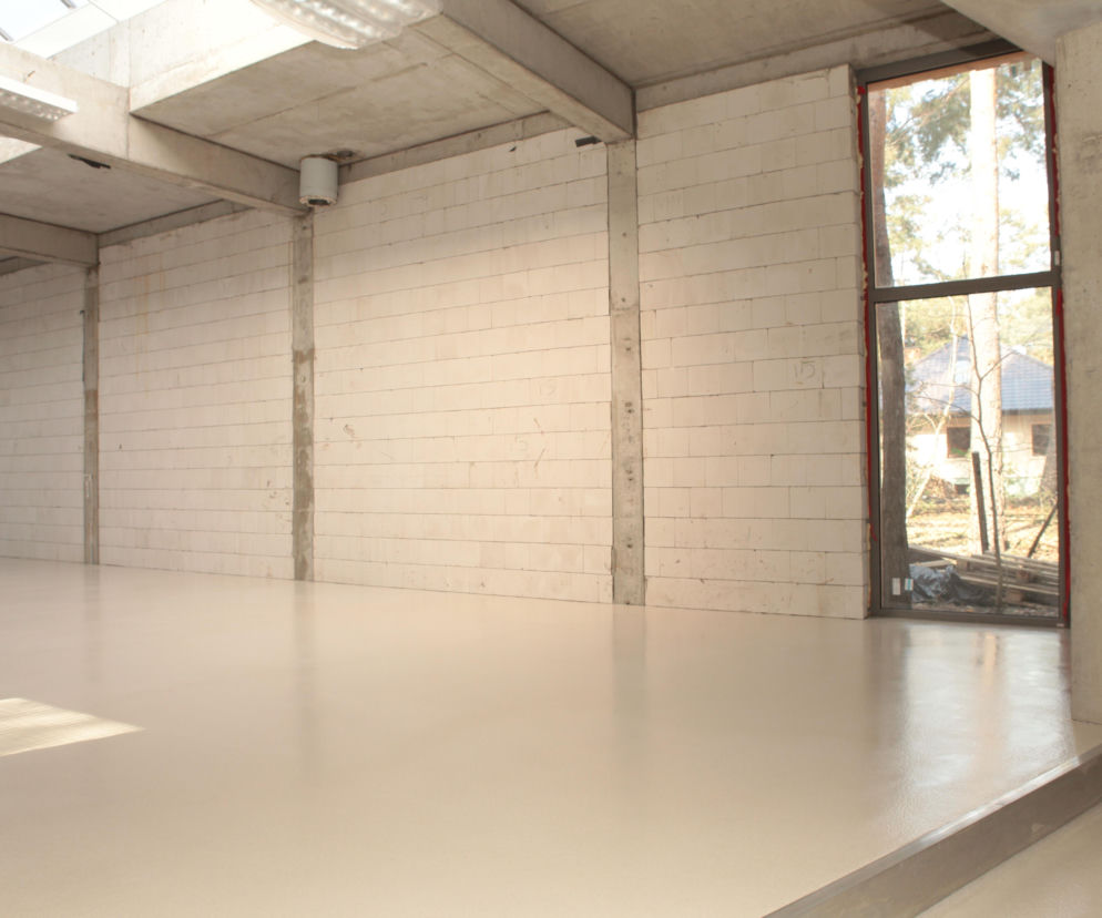 Posadzki żywiczne w garażach ‒ właściwości, zastosowanie i wykonanie