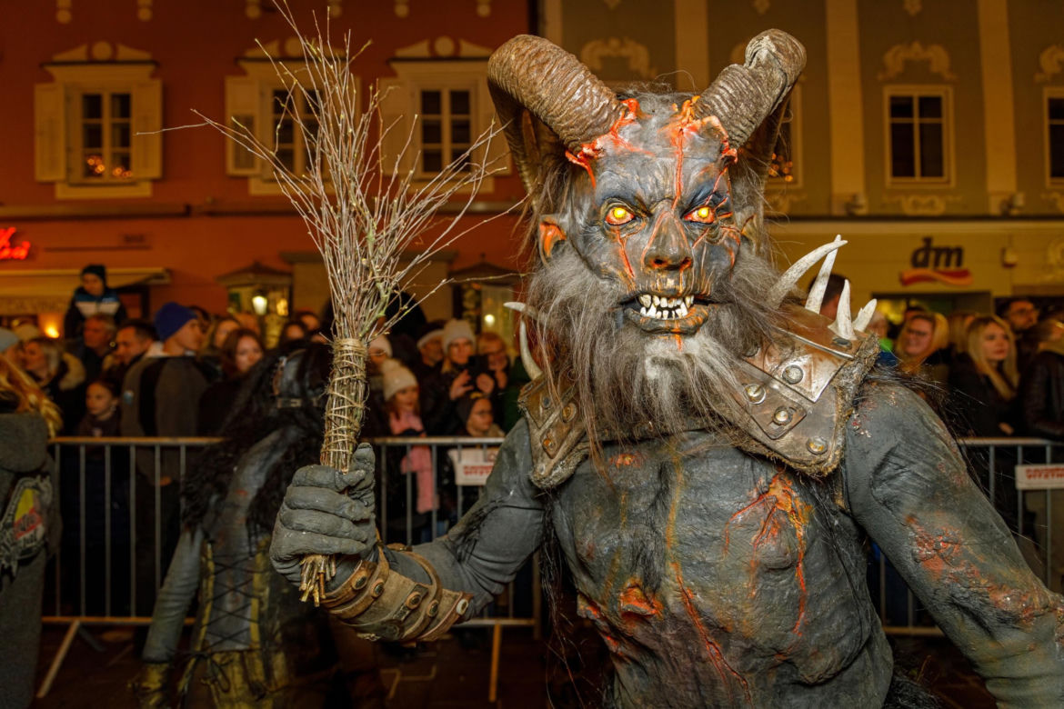 Mikołajki. Skąd się wzięła tradycja obdarowywania prezentami ?