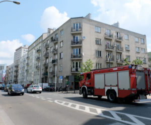  Poszukiwana kobieta zabarykadowała się w mieszkaniu