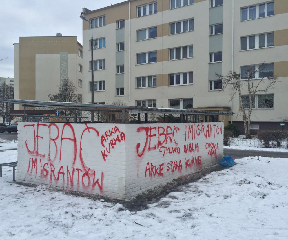 Można mieć swoje zdanie, ale takie graffiti jest poniżej wszelkiej krytyki - uważają okoliczni mieszkańcy.
