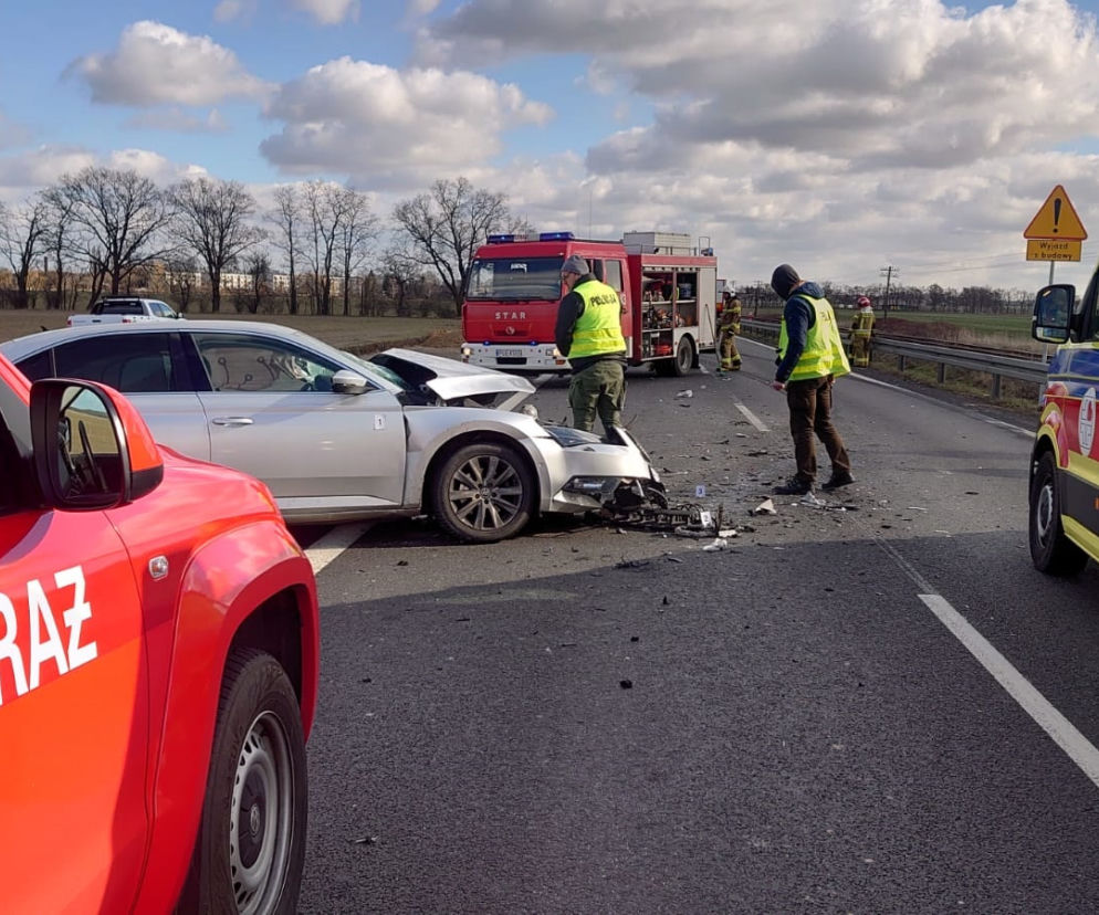 Wypadek na drodze Kąkolewo-Garzyn. Wezwano śmigłowiec
