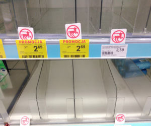 W Tarnowie SĄ jeszcze maseczki! Ich cena ZWALA z nóg! Środki czystości schodzą na pniu! 