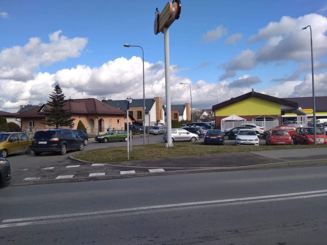 Mieszkańcy Podkarpacia ruszyli do SKLEPÓW!  Tłumy, pełne parkingi, PUSTE PÓŁKI!