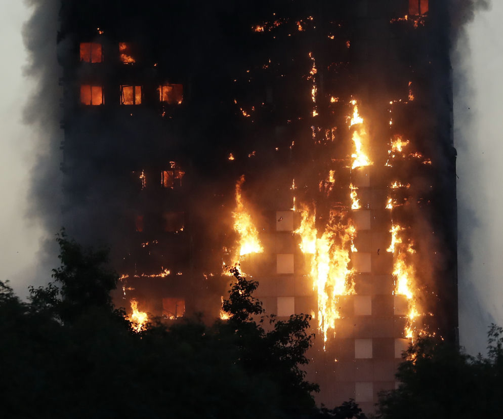 Pożar bloku mieszkalnego w Londynie