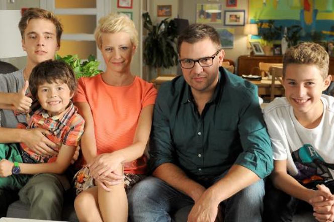 Rodzinka.pl, Natalia (Małgorzata Kożuchowska), Ludwik (Tomasz Karolak), Tomek (Maciej Musiał), Kuba (Adam Zdrójkowski) i Kacper (Mateusz Pawłowski)