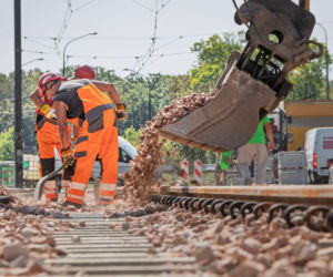 Tramwaje wracają na jedną warszawską aleję, ale znikają z drugiej