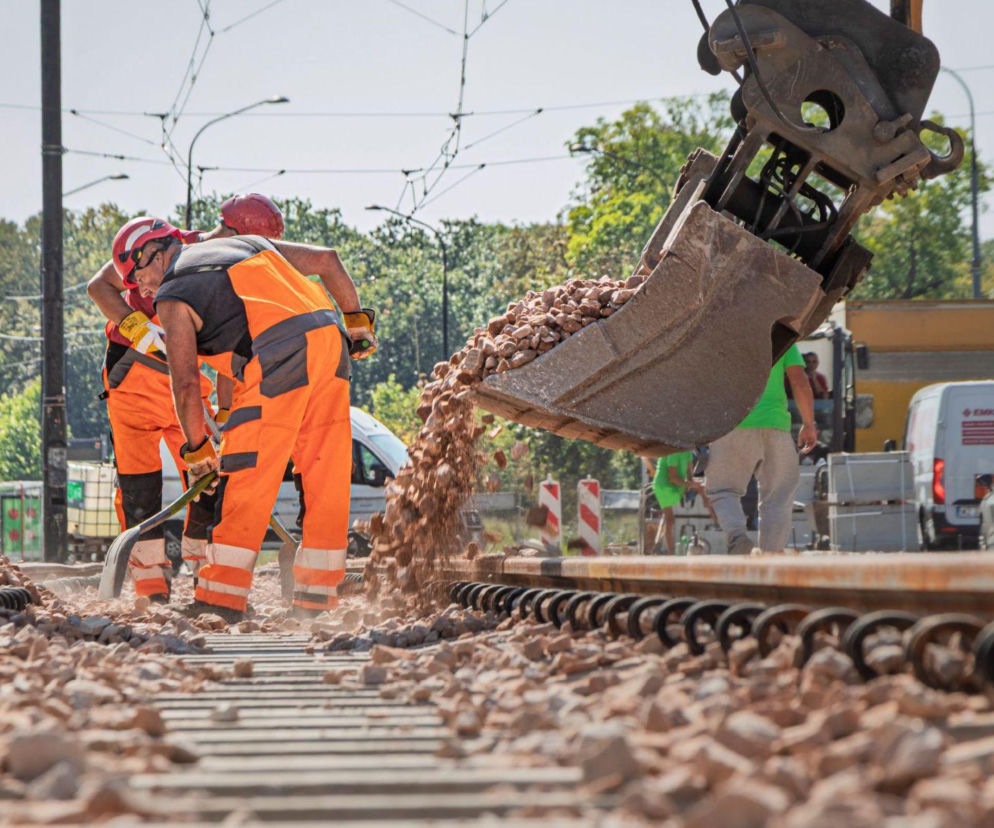 Tramwaje wracają na jedną warszawską aleję, ale znikają z drugiej