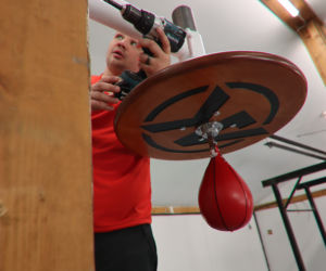 Adam Kownacki zbudował sobie ring w domu
