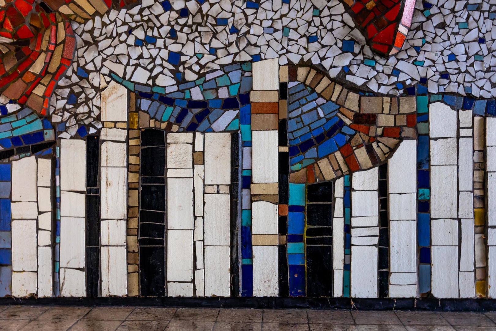 Przejście podziemne przy dawnej kopalni - mozaika z PRL