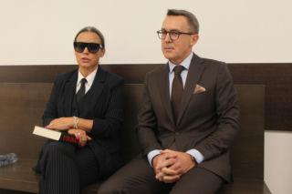 Anna Mucha i Maciej Kurzajewski w sądzie. Zeznają w sprawie Cichopek i Smaszcz
