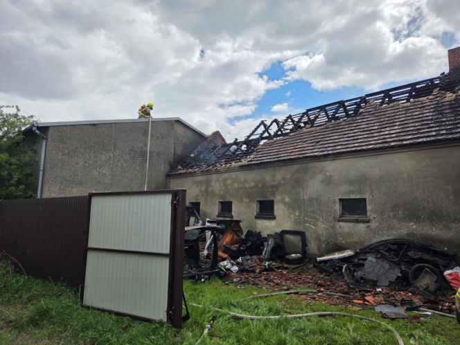 Pożar w hali w Lipnie koło Leszna. W środku części samochodowe