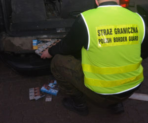 Opel Zafira z nielegalnymi papierosami