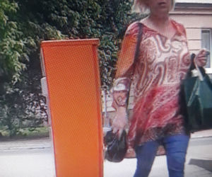 Rozbój w szpitalu na Ochocie. Poznajesz tę kobietę?
