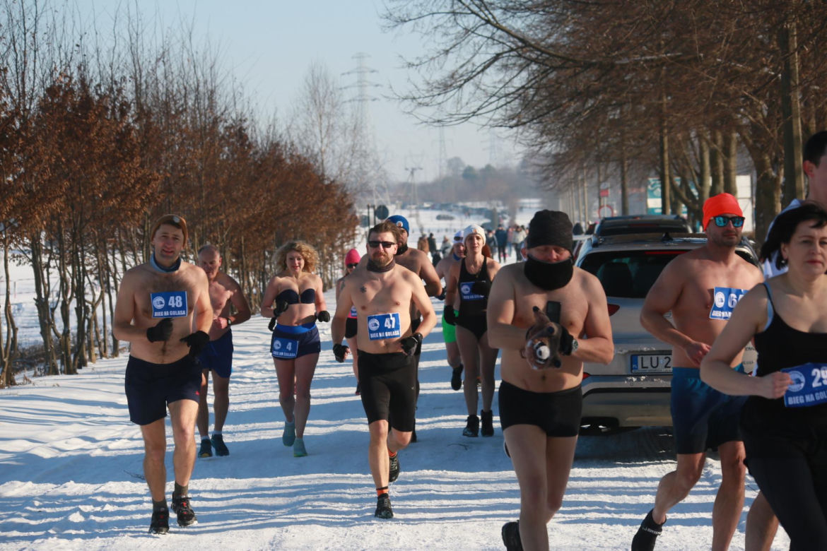 „Im mniej ubrań tym lepiej” Nad Zalewem Zembrzyckim w Lublinie odbył się „bieg na golasa”! 