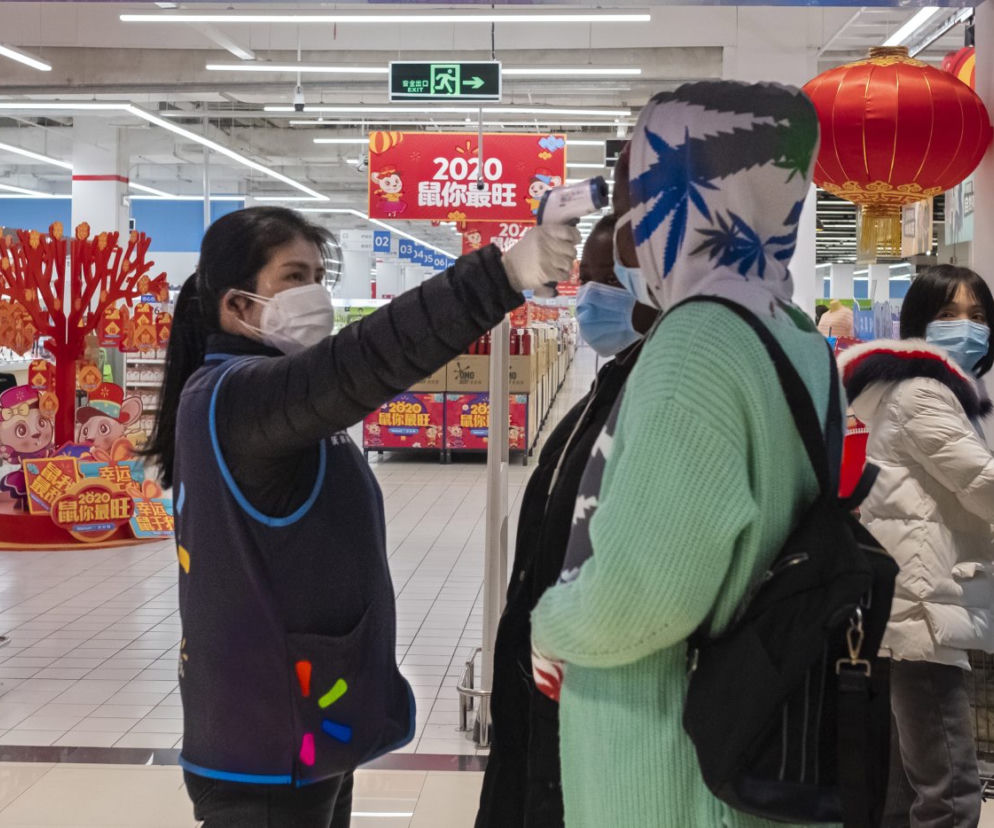 Uwięzieni w Wuhan boją się głodu 