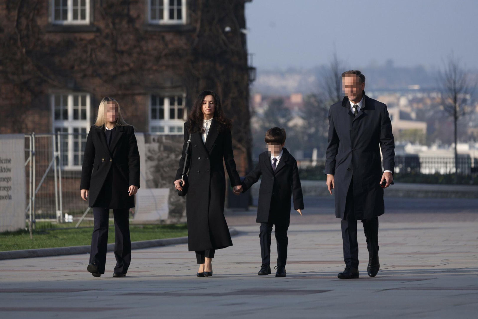 Marta Kaczyńska z rodziną w rocznicę katastrofy smoleńskiej była na Wawelu. Poruszaj…