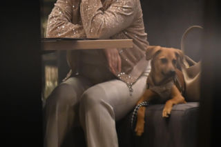 Monika Richardson z dzieckiem i pieskiem