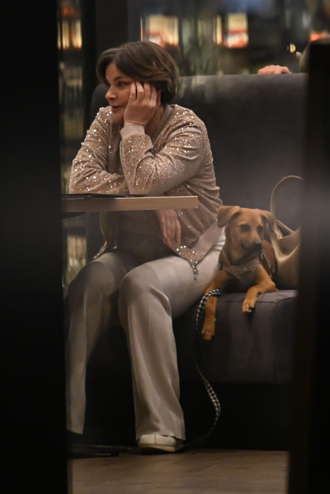 Monika Richardson z dzieckiem i pieskiem