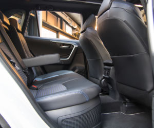 2019 Toyota RAV4 Hybrid - wnętrze piątej generacji SUV-a