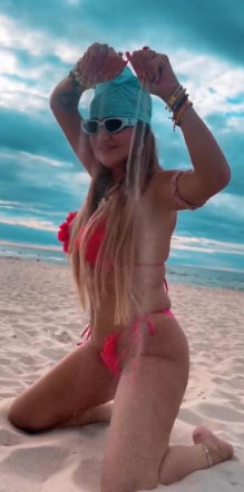 Kotońska podsumowuje wakacje w minibikini. Co za ciało!
